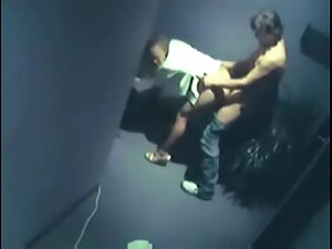 Espió mientras la follan